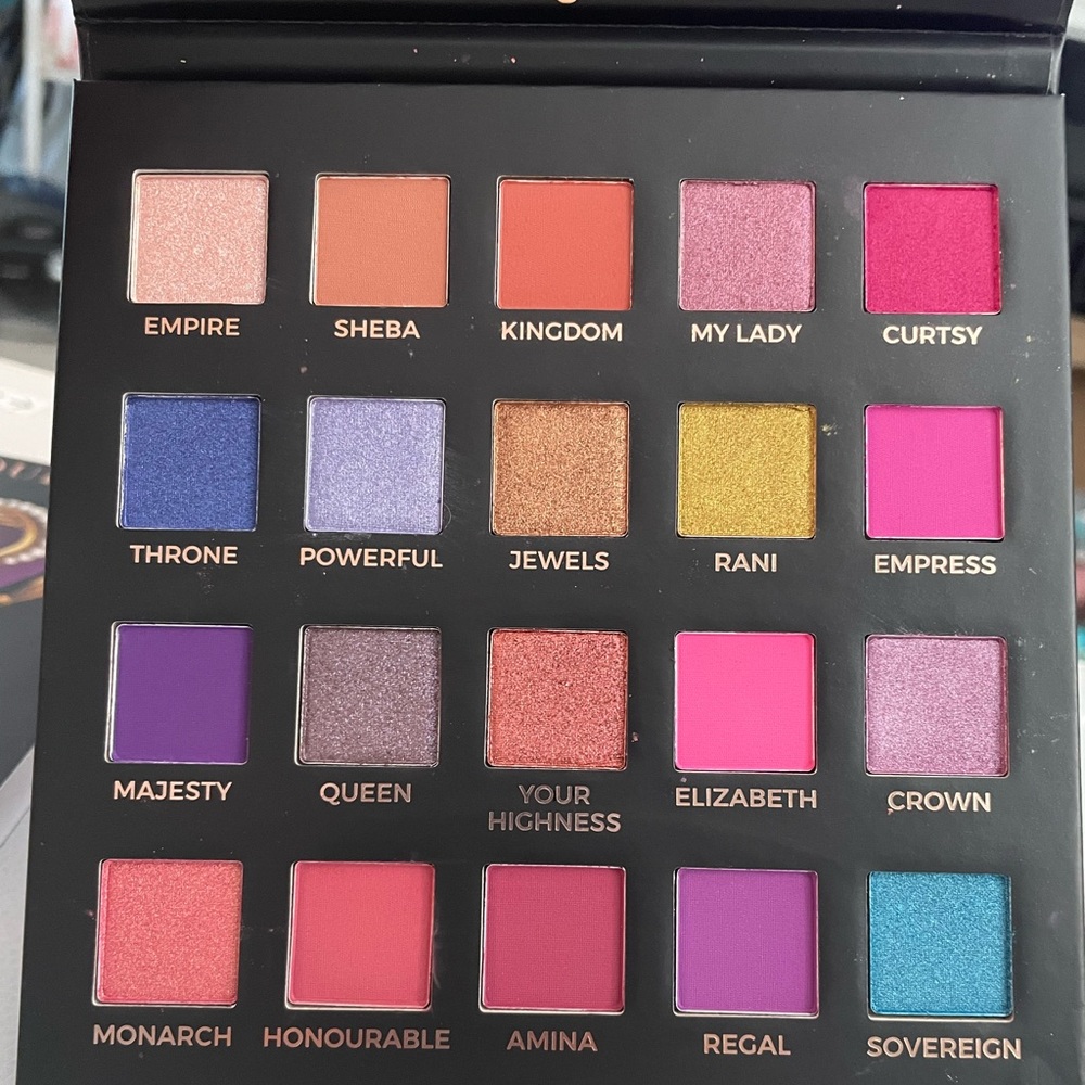 NEW The Queen eye palette